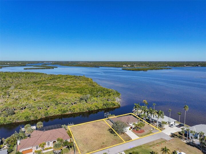 Property Photo: 2295 Chilcote Terrace FL 33981