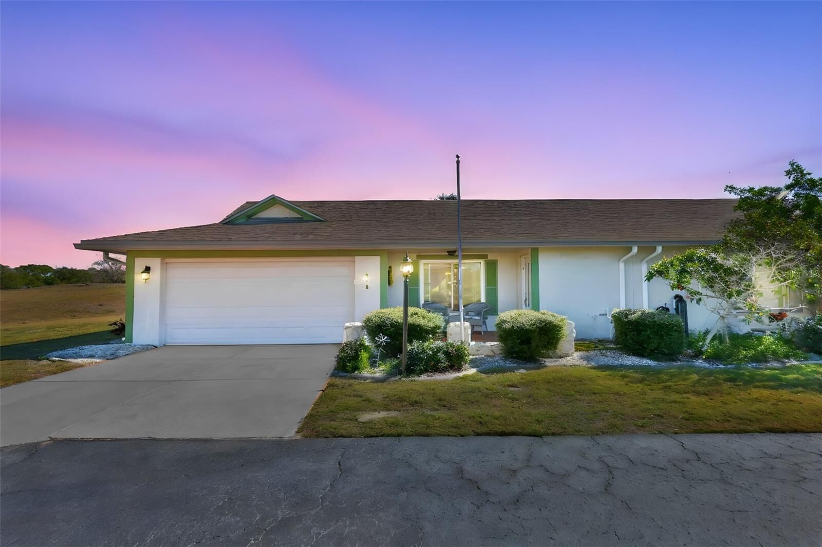 Property Photo: 318 Fairside Court FL 33573