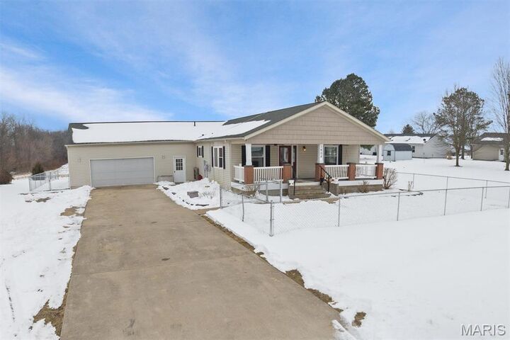 Property Photo:  1908 Ridge Avenue  IL 62246 