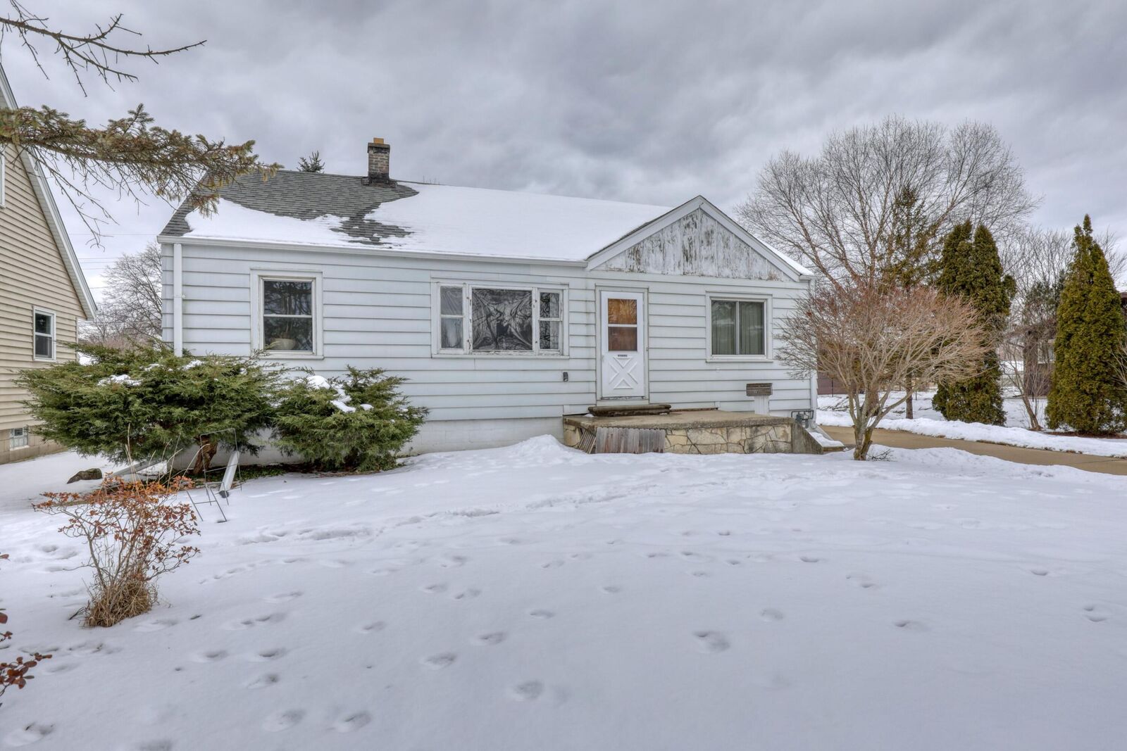 Property Photo:  931 S 120th St  WI 53214 