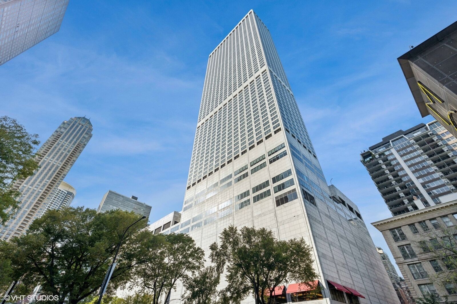 Property Photo:  180 E Pearson Street 4801  IL 60611 