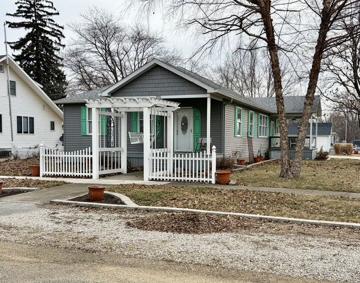 Property Photo: 200 N Henderson Street IL 61749