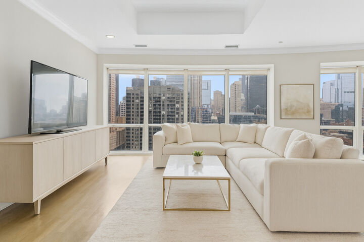 Property Photo:  60 W Erie Street 1302  IL 60654 