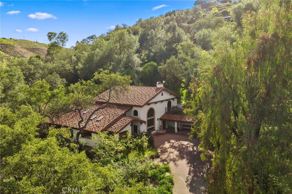 Property Photo: 25805 Avenida Del Oro CA 92590