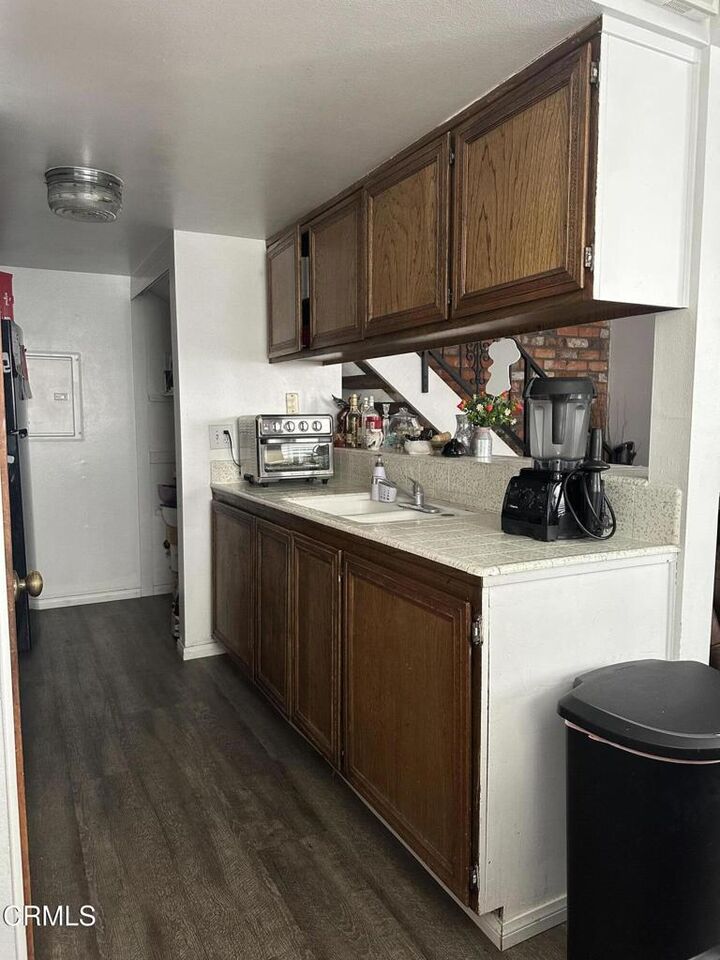 Property Photo:  732 W Hemlock Street  CA 93041 