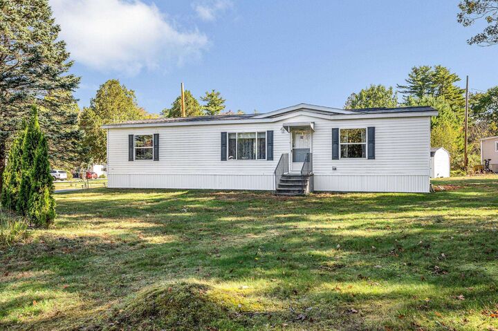 Property Photo:  18 Winter Street  NH 03079 
