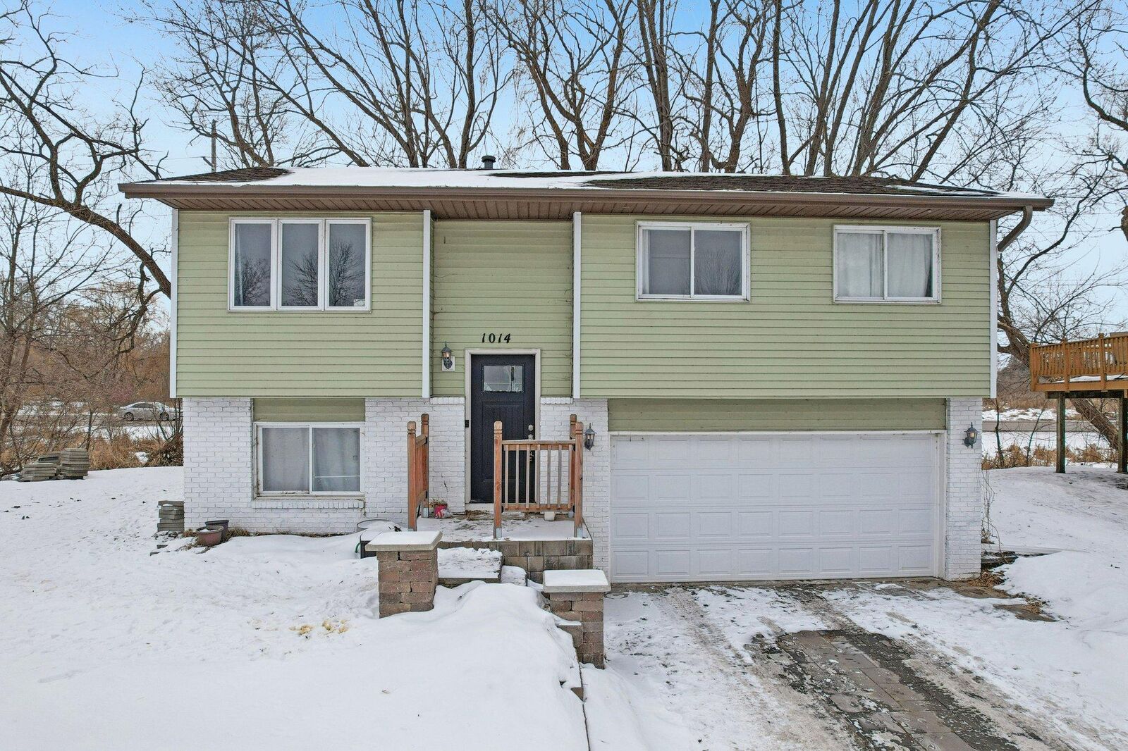 Property Photo:  1014 10th Avenue SW  MN 55025 