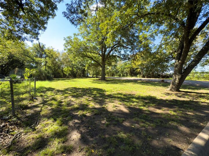 Property Photo:  400 E Orange Street  TX 75090 