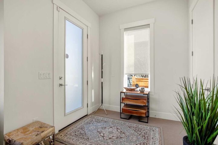 Property Photo:  303 30 Avenue NE  AB T2E 2E2 