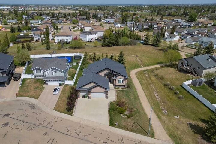 Property Photo: 3804 69A Street Close AB T4V 5A8
