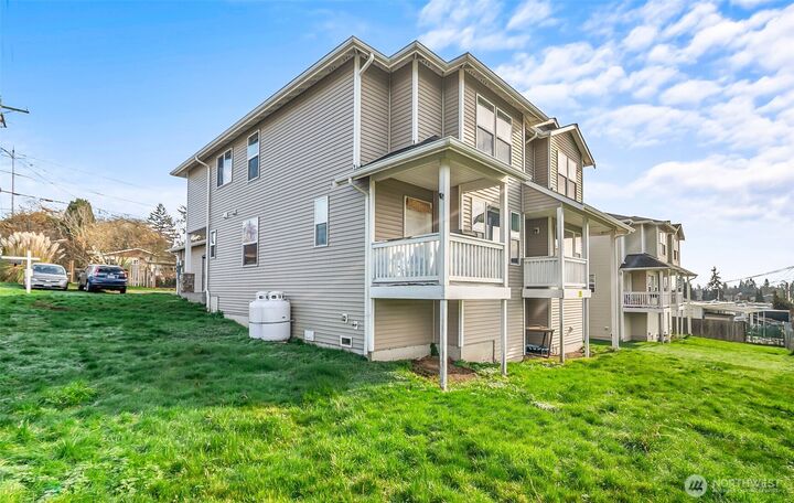 Property Photo:  2905  11th Street C & D  WA 98201 