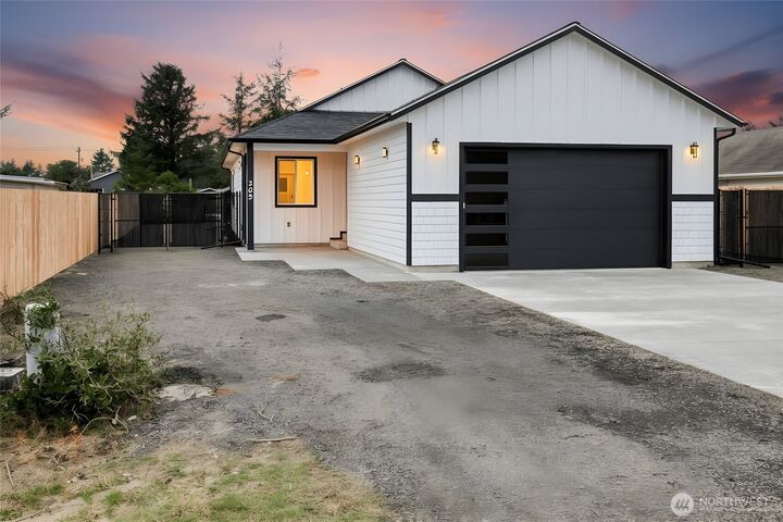 Property Photo:  205  Canal Drive SE  WA 98569 