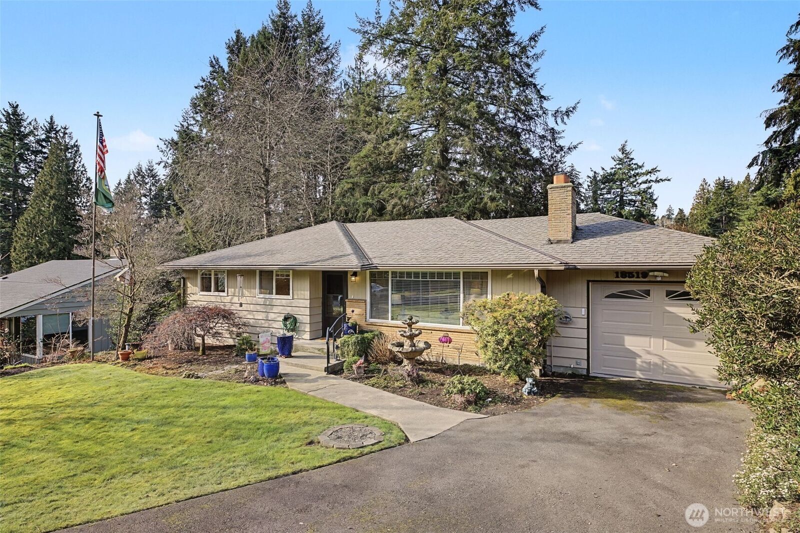 Property Photo:  18519  Kenlake Place NE  WA 98028 
