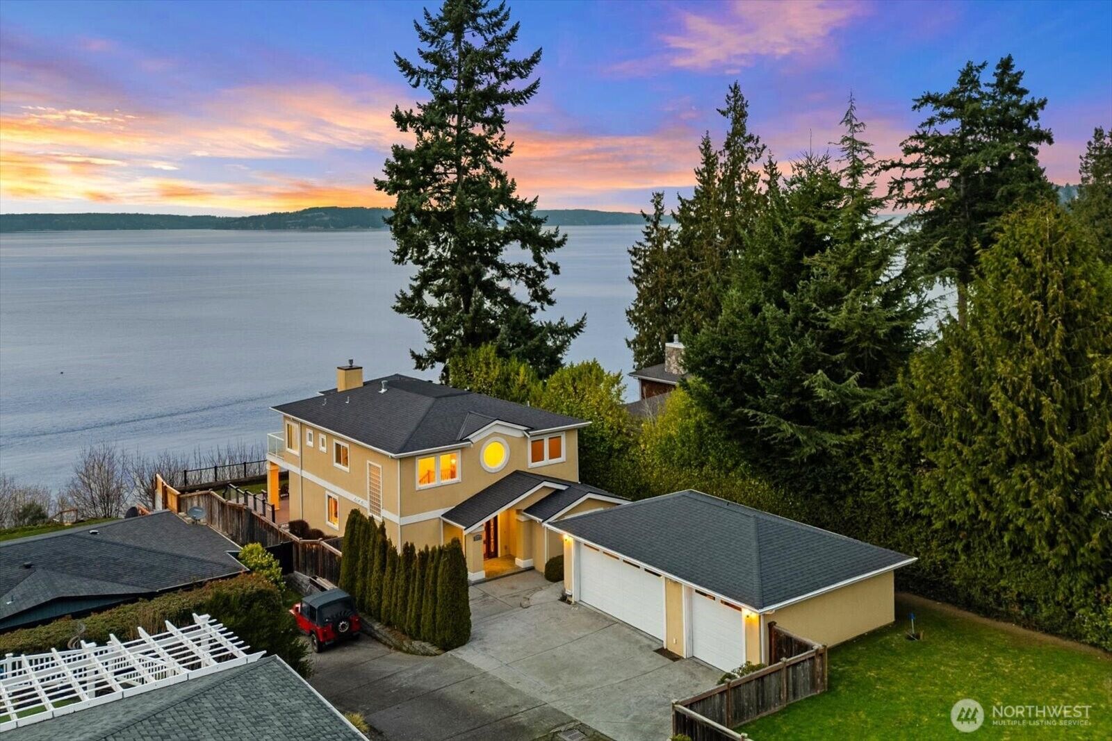 Property Photo:  17134  Talbot Road  WA 98026 