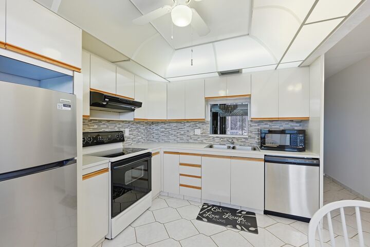 Property Photo:  2302 Lucaya Lane E3  FL 33066 