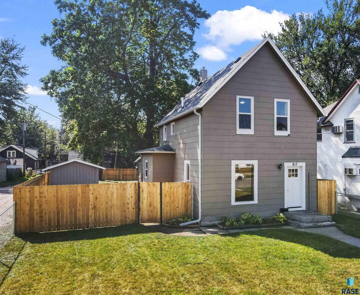Property Photo: 817 W 12th St Street SD 57104