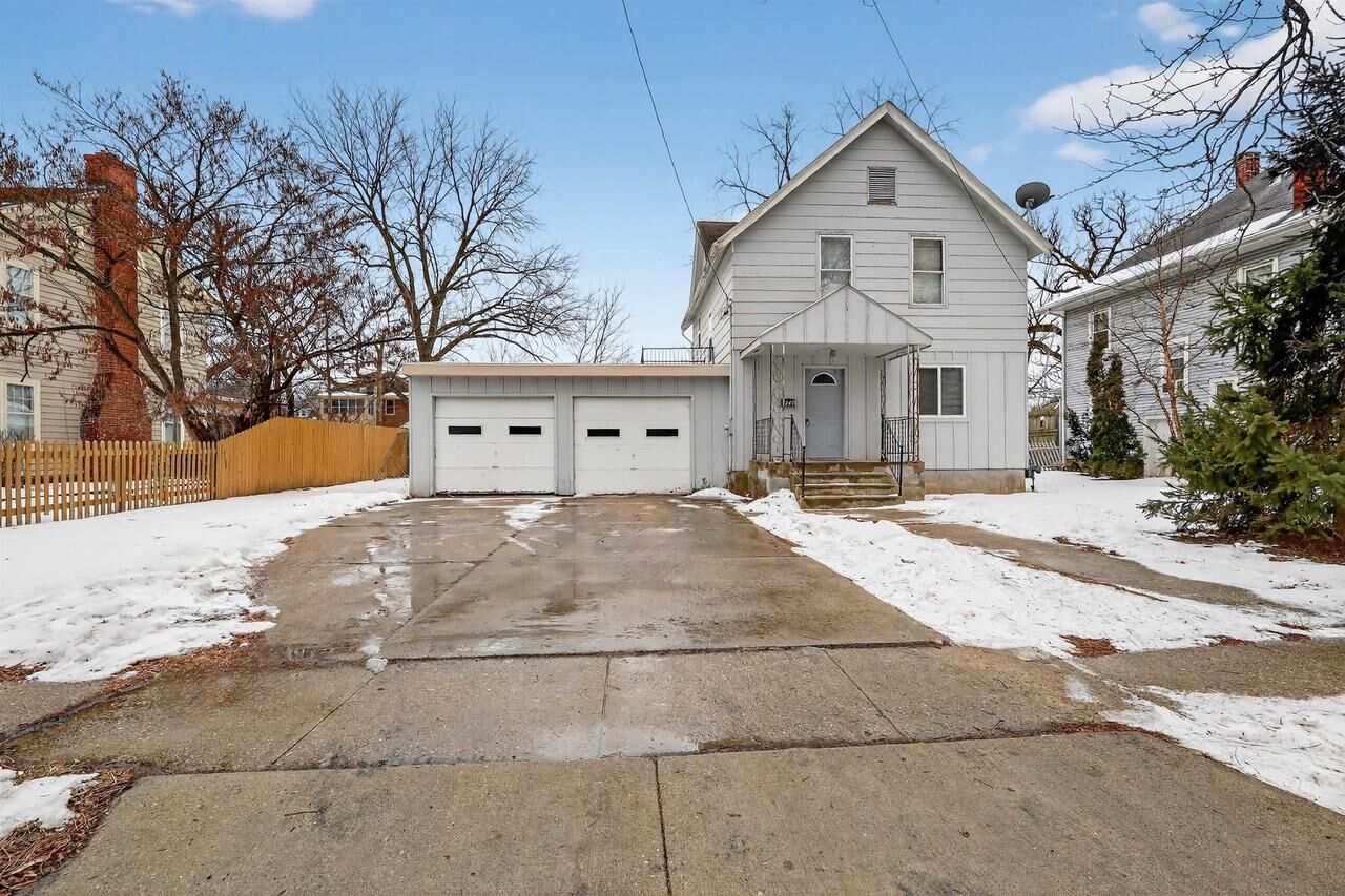 Property Photo:  1247 Prairie Avenue  IL 53511 