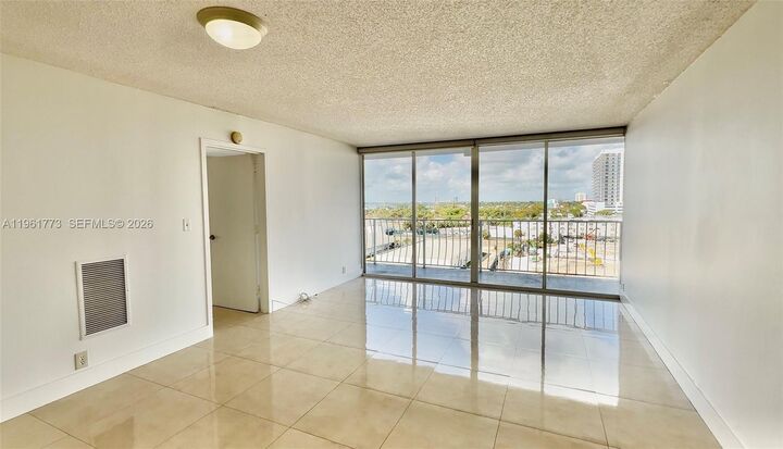 Property Photo:  7601 E Treasure Dr 801  FL 33141 