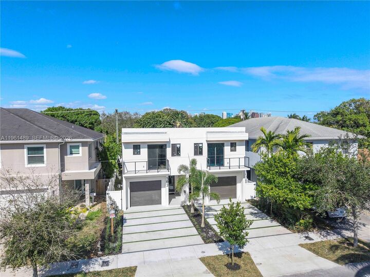 Property Photo:  701 SW 17th Street  FL 33315 