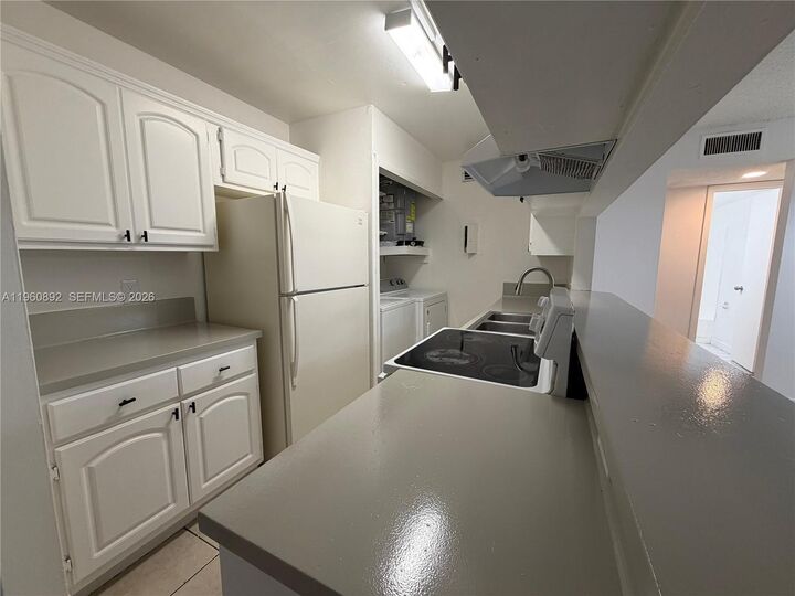 Property Photo:  4433 Treehouse Ln A  FL 33319 