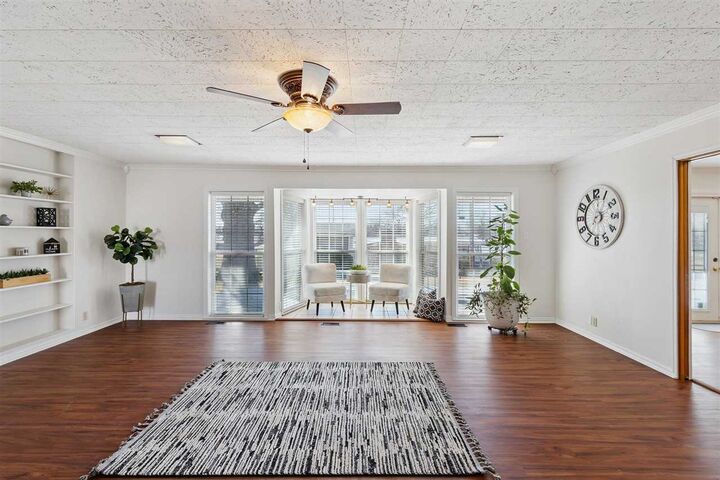 Property Photo:  1107 E 8th Street  OK 74023 