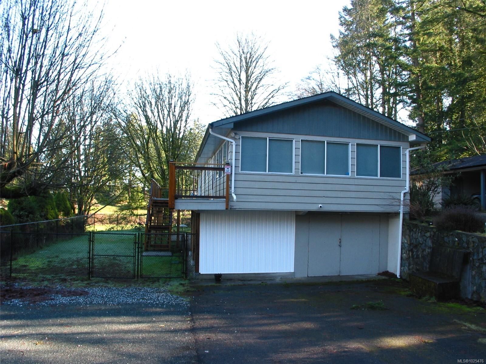 Property Photo: 2765 Cameron Taggart Rd BC V0R 1L0