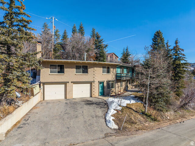 Property Photo: 640 Aspen Dr UT 84098