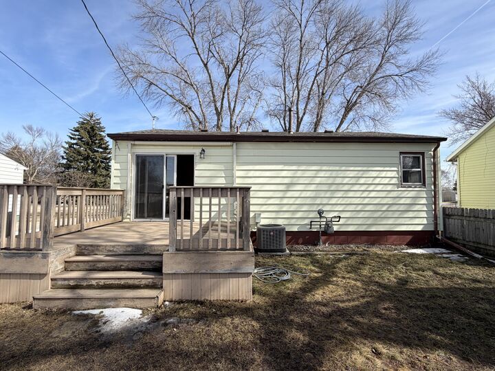 Property Photo:  1109 N Lloyd Street  SD 57401 