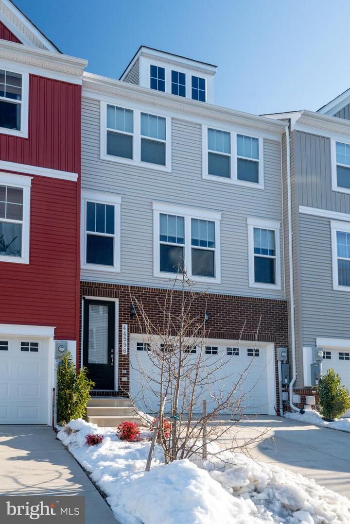 Property Photo:  44596 Nolani Way  MD 20619 