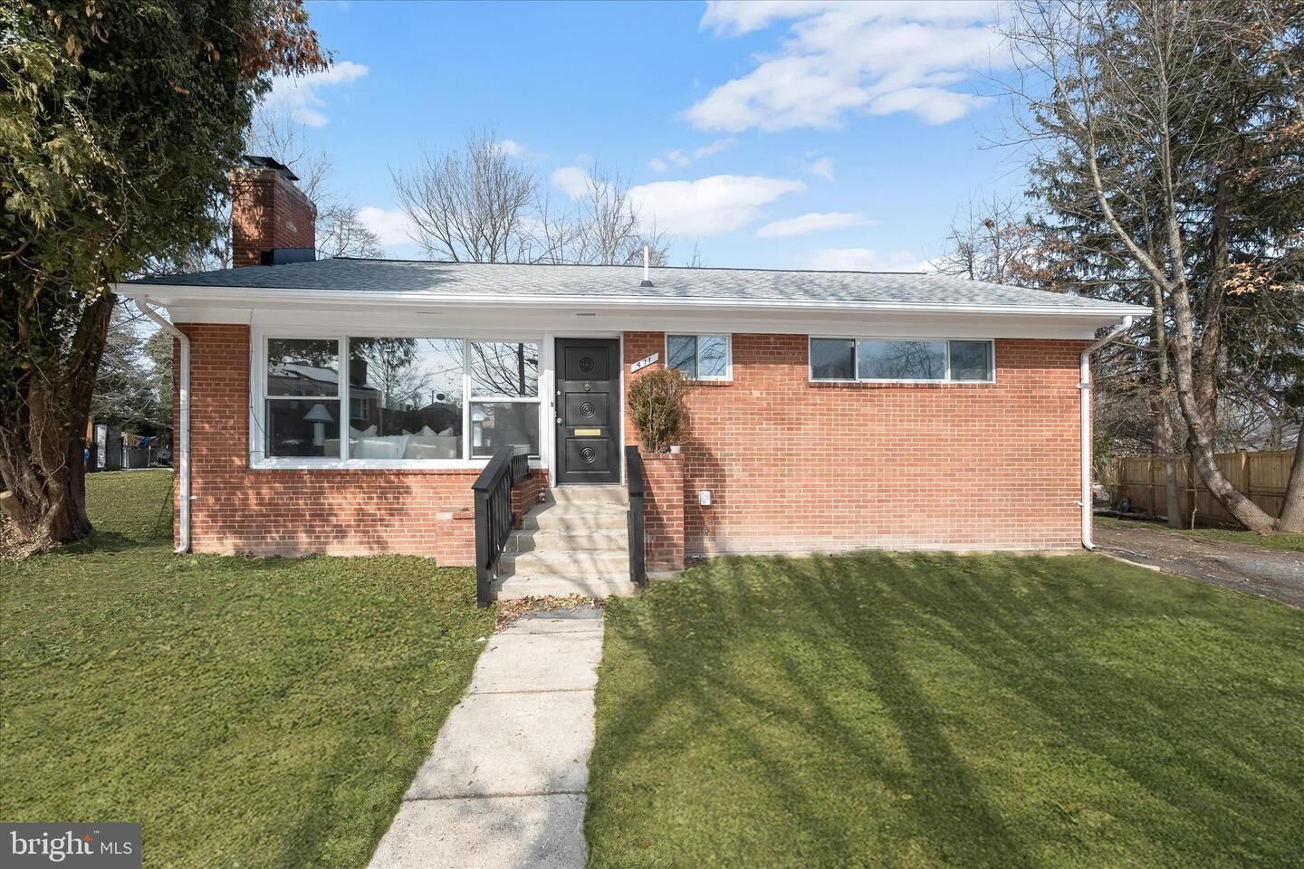 Property Photo:  411 Dennis Avenue  MD 20901 