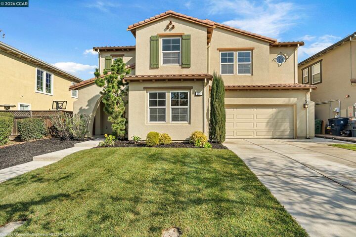 Property Photo:  733 W Questa Trl  CA 95391 