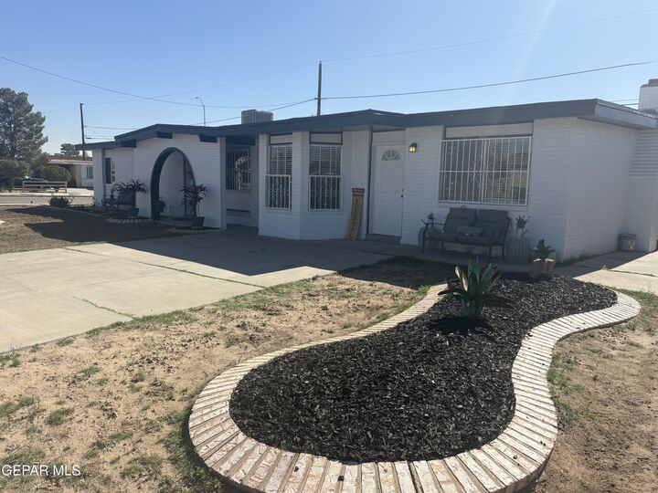 Property Photo:  724 Spalding Way  TX 79907 