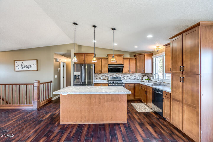 Property Photo:  4424 Chamberlain Drive  ND 58503 