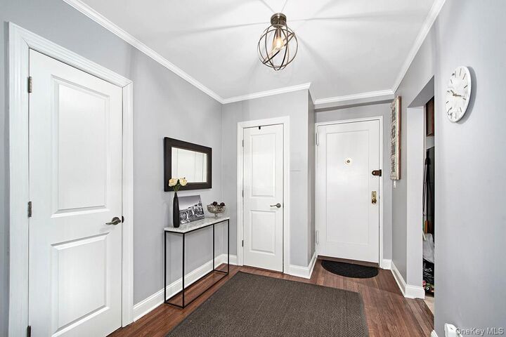 Property Photo:  142 Garth Road #2M  NY 10583 