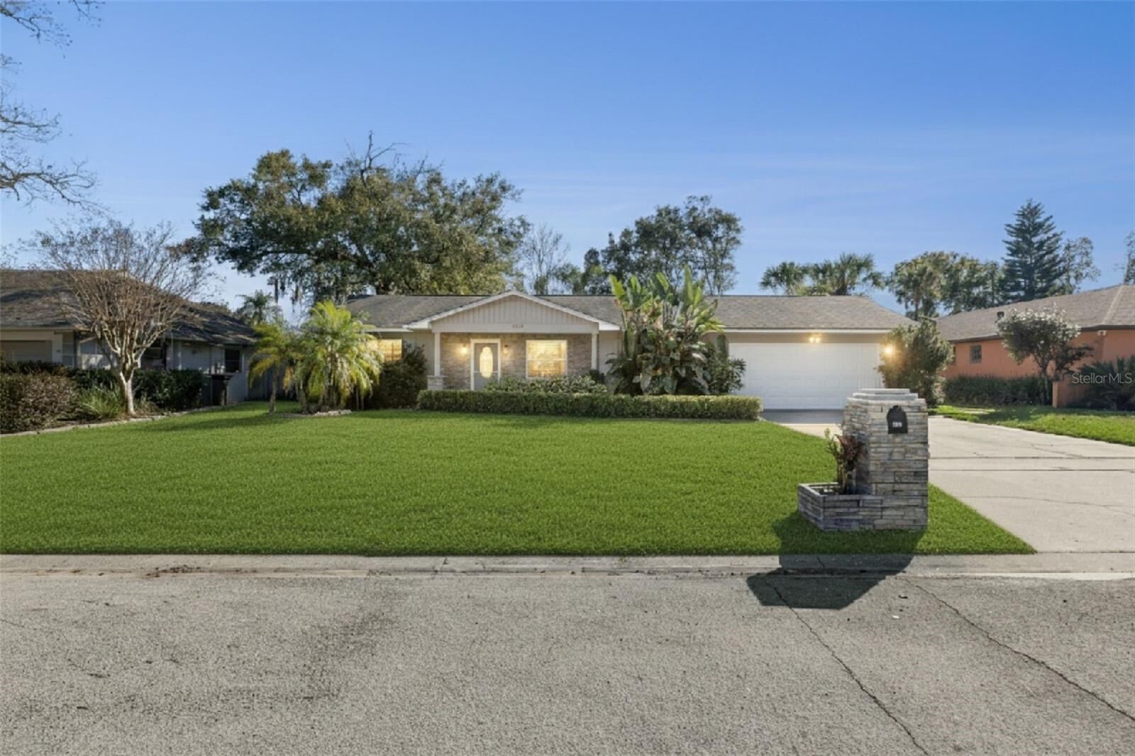Property Photo:  910 Parson Brown Way  FL 32750 
