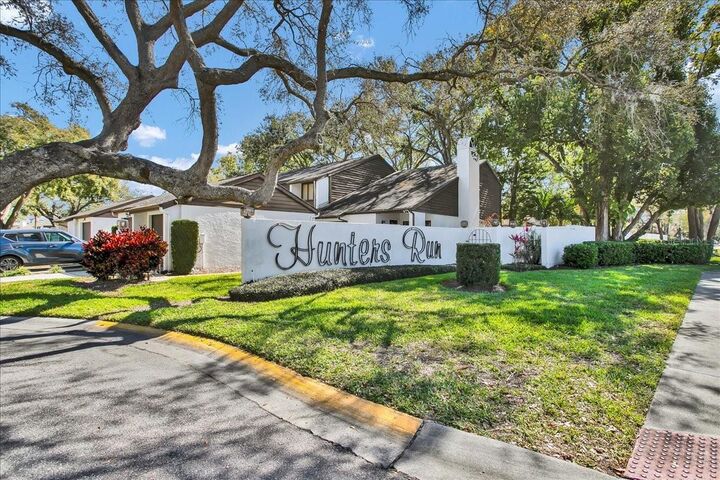 Property Photo:  7905 Luxbury Place  FL 33614 