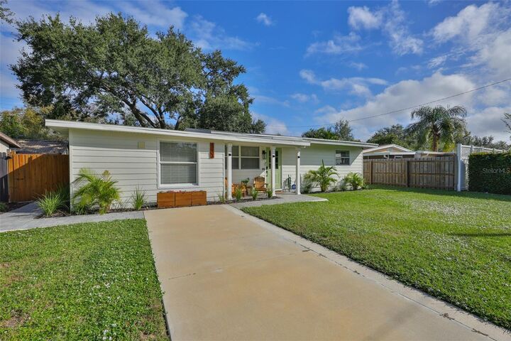 Property Photo:  4703 W Wallace Avenue  FL 33611 