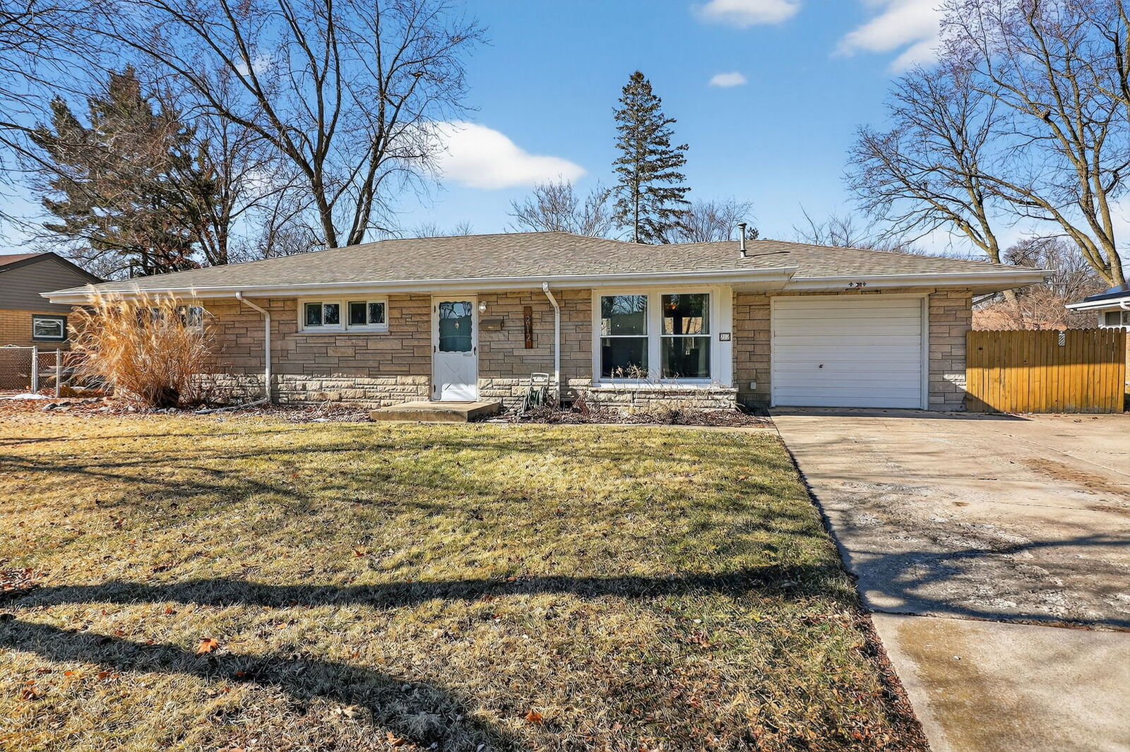 Property Photo:  212 Hill Avenue  IL 60542 