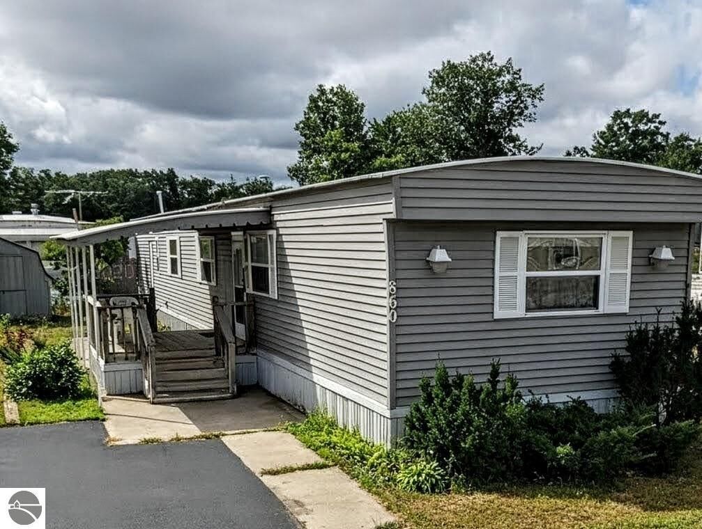 Property Photo: 860 Manor Lane MI 49686