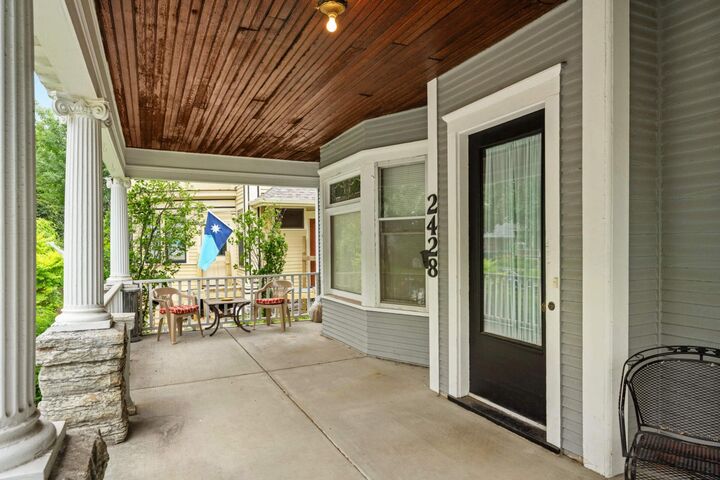 Property Photo:  2428 Colfax Avenue S 2  MN 55405 