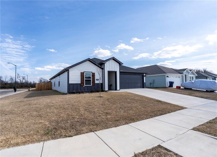 Property Photo: 2009 N Fleetwood Lane AR 72761