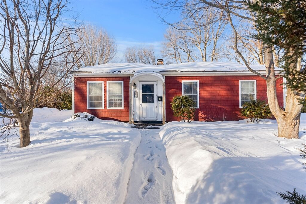 Property Photo:  194 River Rd  MA 01852 