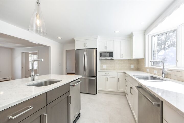 Property Photo: 162 Mayfair Dr MA 02090