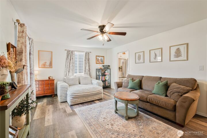 Property Photo:  2829  Hemlock Street  WA 98632 