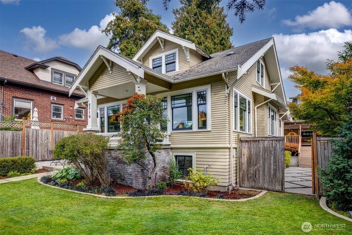 Property Photo:  5718  Palatine Avenue N  WA 98103 