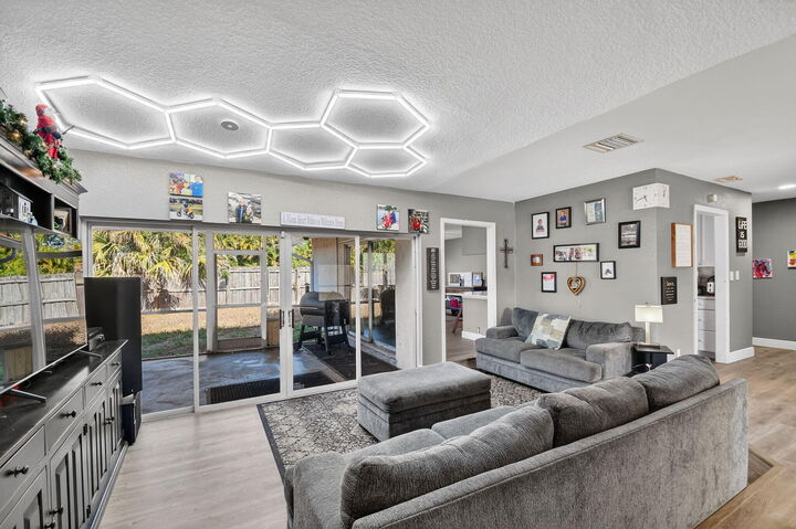 Property Photo:  1321 Wyndcliff Drive  FL 33414 