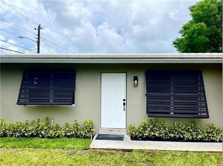 Property Photo:  975 NE 40th Street A  FL 33334 