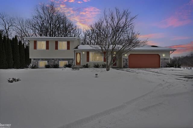 Property Photo: 1064 E Tobias Road MI 48420