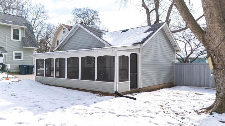 Property Photo:  733 Eisenhower Avenue  WI 53545 