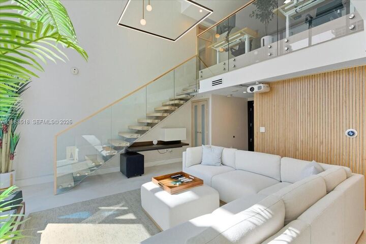 Property Photo:  200 Biscayne Blvd Wy 706  FL 33131 